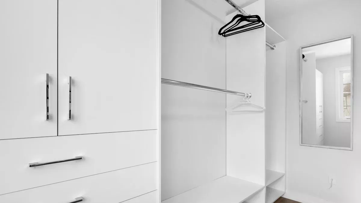 Dumaloq shkaf naychasi